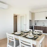 Your Algarve Base -bright 2br With Pool & Terrace 公寓