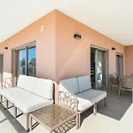 Your Algarve Base -bright 2br With Pool & Terrace 波尔蒂芒