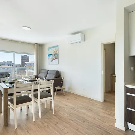 Your Algarve Base -bright 2br With Pool & Terrace ポルティマン