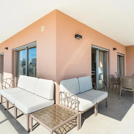 Your Algarve Base -bright 2br With Pool & Terrace ポルティマン