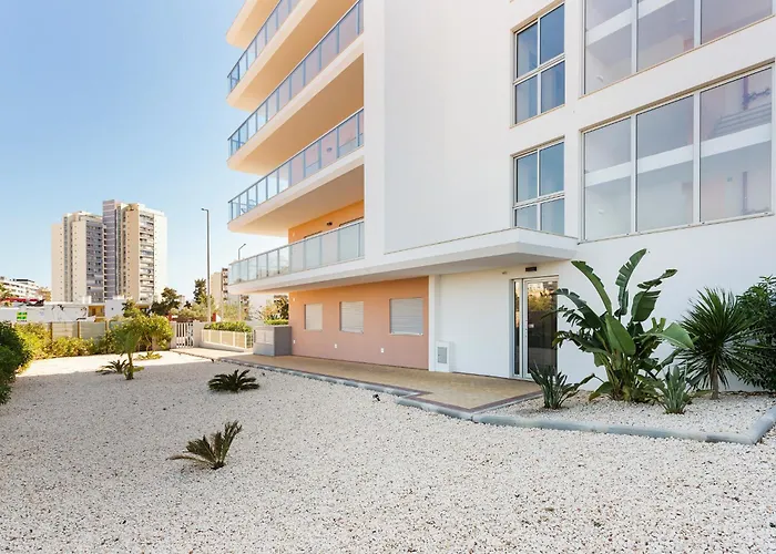 Apartment Your Algarve Base -bright 2br With Pool & Terrace Portimao