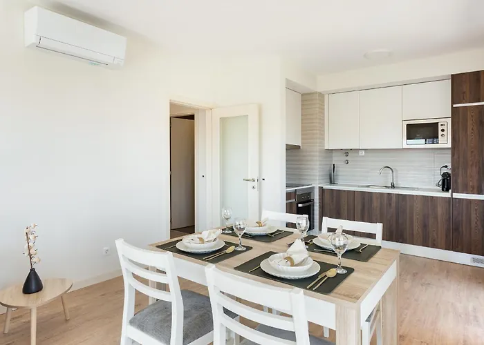 Your Algarve Base -bright 2br With Pool & Terrace Apartment