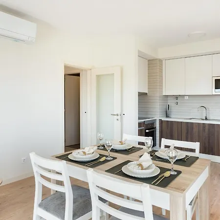 Your Algarve Base -bright 2br With Pool & Terrace Apartman